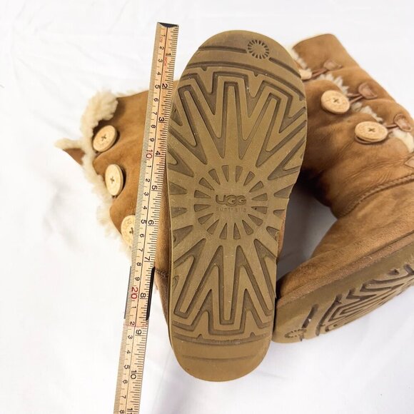 LONG UGGS SIZE 7 - Picture 5 of 6